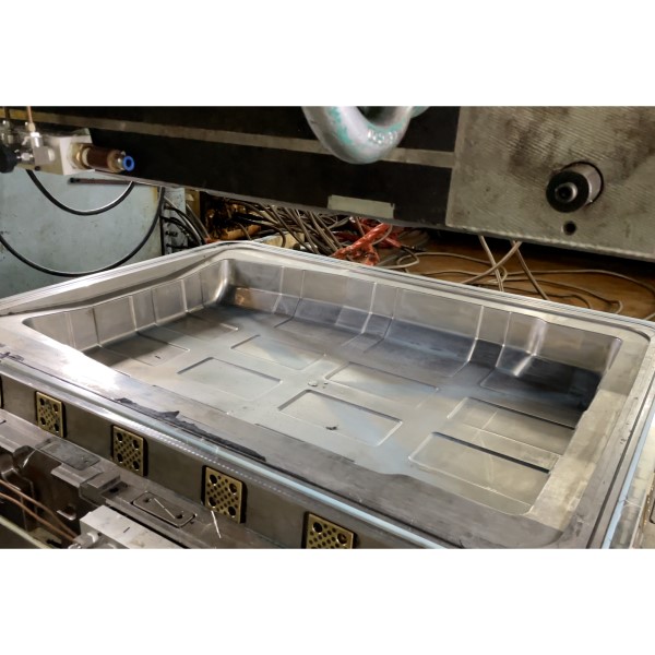 EV電池盒上蓋模具