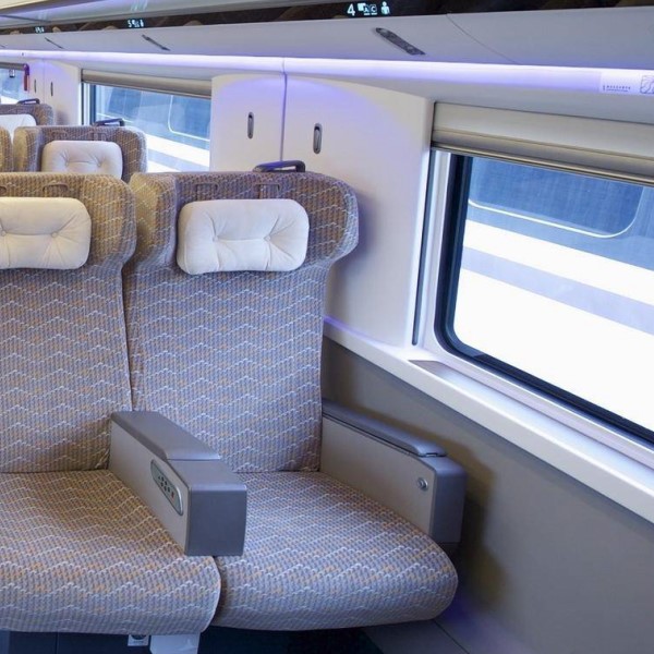 車窗覆蓋件模具