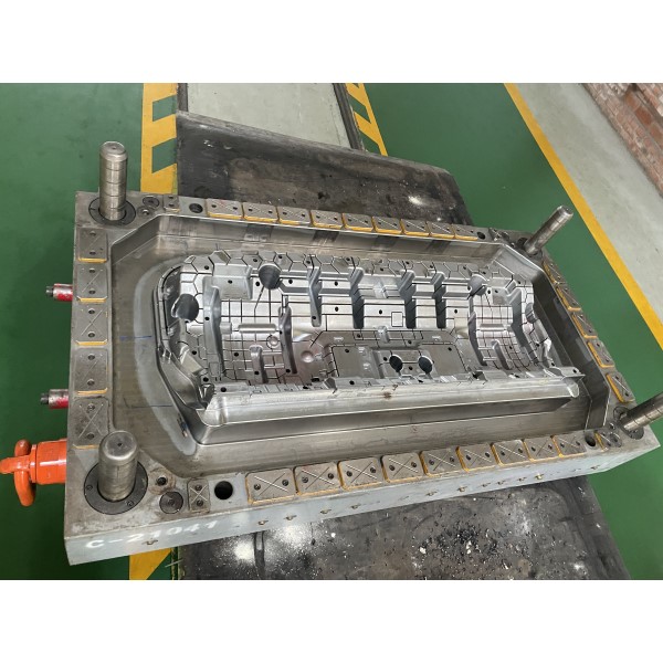 發(fā)動機底護板模具